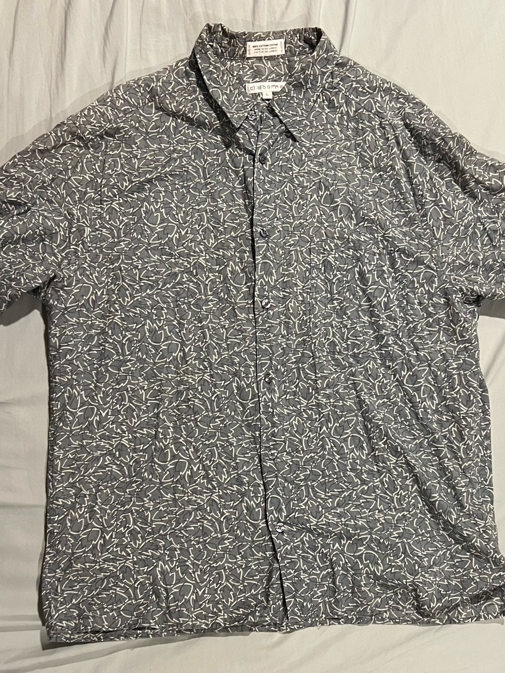 Claiborne Gray Short-Sleeve Button-Down with White Leaf Print